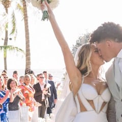 ¡Patrick Mahomes y Brittany Matthews se casan en Hawái!