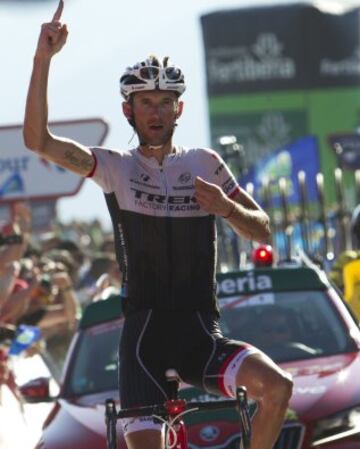 Franck Schleck consigue la victoria de la decimosexta etapa de la Vuelta Ciclista a España con salida en la villa asturiana de Luarca y llegada en Ermita del Alba (Quirós), con un recorrido de 185 kilómetros.