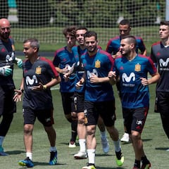 Reina regresa al grupo y la Selección, al sofocante calor