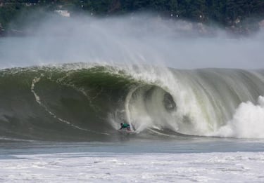 Muere el surfista de olas grandes Oscar Moncada