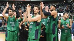 Sergi Vidal, L&oacute;pez-Arostegui y Jordan, en primer plano, del Divina Seguros Joventut.