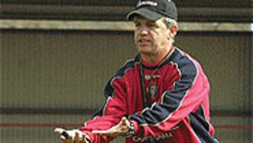 <b>ANTE LOTINA</b>. Aguirre se mide a su antecesor.