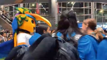 Alegría entorno a un solo idioma, el fútbol.