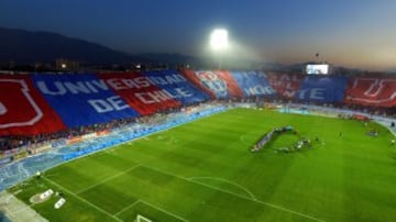 Universidad de Chile retirados vs Rostros de TV en el estadio Nacional, Chile.