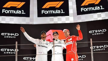 Hamilton, Bottas y Vettel en el podio de Abu Dhabi ya vestido con el nuevo logo de la F1.