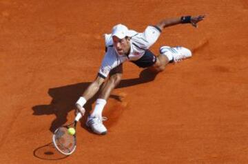 Novak Djokovic en su partido con Juan Mónaco.