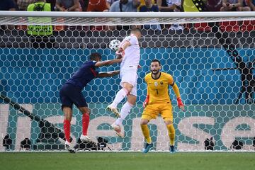 3-2. Haris Seferovic marca el segundo gol.