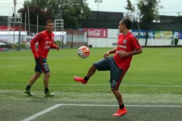 Chile trabaja con plantel completo
