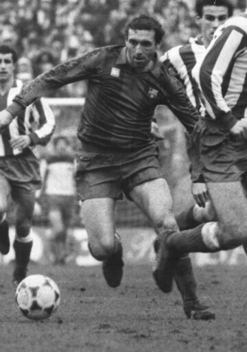 Después de algún otro intento, Quini fichó por el Barcelona en junio de 1980, donde estuvo hasta 1984. En su primera temporada con los culés volvió a ganar, por cuarta vez en Primera División, el trofeo Pichichi.