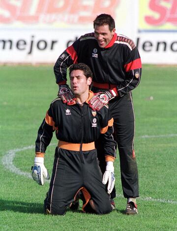 Santiago Cañizares y Andrés Palop, compañeros de equipo en el Valencia de la 99/00.