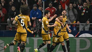 Rayo Vallecano's Spanish midfielder #18 Alvaro Garcia Rivera celebrates scoring an equalizing goal during the Spanish league football match between Club Atletico de Madrid and Rayo Vallecano de Madrid at the Metropolitano stadium in Madrid on January 31, 2024. (Photo by JAVIER SORIANO / AFP)