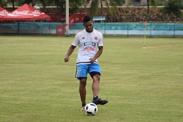 La Selección Colombia entrenó en la Universidad Autónoma del Caribe. James participó a la par de sus compañeros.