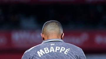 GIRONA, 07/12/2024.- El delantero francés del Real Madrid Kylian Mbappé durante el partido de la jornada 19 de LaLiga que Girona FC y Real Madrid disputan este sábado en el estadio Montilivi, en Girona. EFE/ Siu Wu
