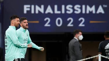 Lionel Messi and Rodrigo de Paul of Argentina during the Argentina Training Session at Wembley Stadium on May 31, 2022 in London, England. (Photo by Jose Breton/Pics Action/NurPhoto via Getty Images)