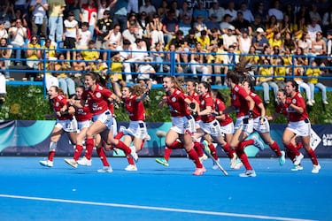 Abdican el Rey y la Reina