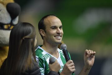 El máximo goleador de Estados Unidos fue presentado oficialmente como nuevo refuerzo del conjunto esmeralda para el Torneo Clausura 2018.