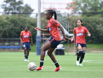 La Selección Sub 20 realizó su primera práctica en Costa Rica pensando en su debut en el Mundial Femenino. Carlos Paniagua tuvo a su disposición 18 jugadoras.