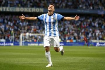 El delantero del Málaga, Francisco Portillo, celebra su gol, primero del equipo ante el Levante.