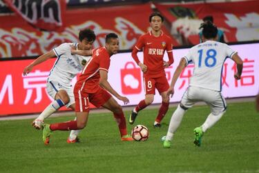 Chinese Super League to use foreign refs for key games