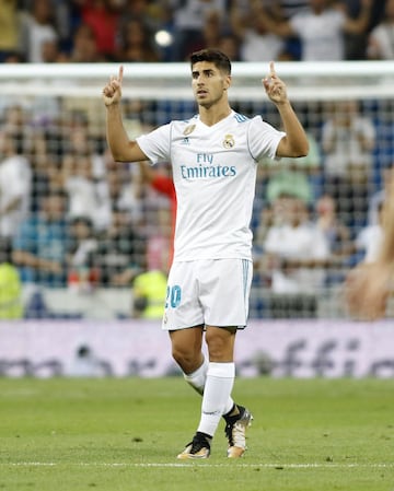 Su madre confiaba en su talento y hasta un verano le dijo a a Florentino Pérez: "Fíjese bien en la cara de mi hijo porque un día lo acabará fichando para el Real Madrid". Esa fe que tenía su madre le lleva a Marco Asensio a celebrar todos sus goles señalando al cielo en su recuerdo.