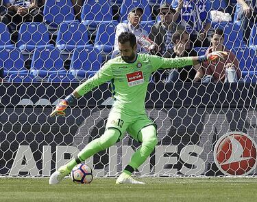 El Chelsea amenaza el futuro de Diego López en el Espanyol