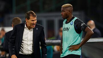 Soccer Football - Serie A - Napoli v Fiorentina - Stadio Diego Armando Maradona, Naples, Italy - October 8, 2023 Napoli coach Rudi Garcia with Victor Osimhen REUTERS/Ciro De Luca