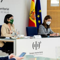 España paraliza la vacunación con AstraZeneca: los motivos para ello