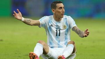 BRASILIA, BRAZIL - JUNE 21: Angel Di Maria of Argentina reacts during a group A match between Argentina and Paraguay as part of Conmebol Copa America Brazil 2021 at Mane Garrincha Stadium on June 21, 2021 in Brasilia, Brazil. (Photo by Alexandre Schneider/Getty Images)