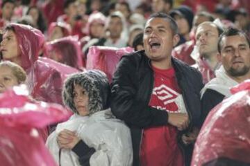 Imágenes de los hinchas en la final entre Santa Fe y Nacional