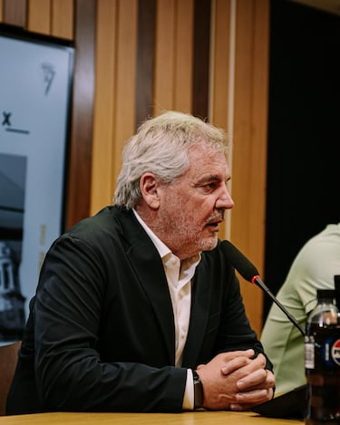 Manuel Vizcaíno presenta a un Lucas Pérez en deuda con el Cádiz