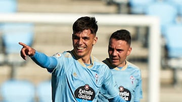 Gabri Veiga celebra junto a Iago Aspas el segundo tanto del Celta contra el Valladolid.