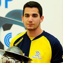 Del fútbol a dar misa