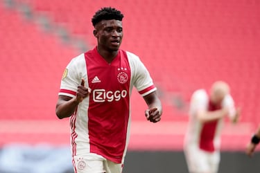 Otra inversión de futuro del Ajax. El futbolista ghanés es un lujo para cualquier equipo. Llegador y gran definidor. Se forjó durante dos campañas en el fútbol danés (en el Nordsjaelland) pero los de Ten Hag pagaron 9M€, conocedores de su talento. Ya hace la diferencia en el ataque del club ajacied.
