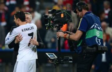 Cristiano Ronaldo celebra la victoria con Ancelotti. 