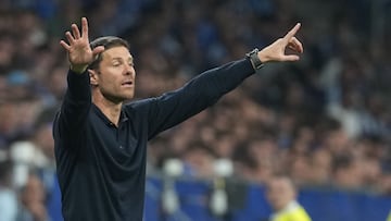 Real Madrid's Spanish coach Xabi Alonso gestures on the touchline during the Spanish league football match between Real Oviedo and Real Madrid CF at Carlos Tartiere Stadium in Oviedo on August 24, 2025. (Photo by Cesar MANSO / AFP)