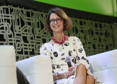 La directora del gigante de los fondos mutuos Fidelity. Johnson fue directora ejecutiva de Fidelity Investments hasta 2014, después reemplazó a su padre, Edward ‘Ned’ Johnson III (fallecido en 2022). Posee una participación estimada del 28,5% en la empresa que fue fundada por su abuelo, Edward Johnson II, en 1946.