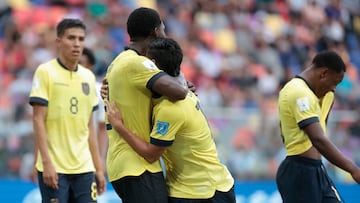 AMDEP2191. SANTIAGO DEL ESTERO (ARGENTINA), 26/05/2023.- Tommy Chamba (c-d) de Ecuador celebra su gol hoy, en un partido del grupo B de la Copa Mundial de Fútbol sub-20 entre Ecuador y Fiyi en el estadio Único de Ciudades en Santiago del Estero (Argentina). EFE/ Juan Ignacio Roncoroni
