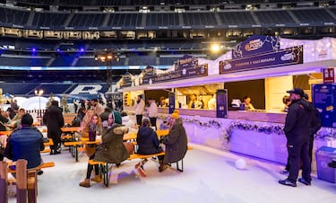 El estadio Santiago Bernabéu acoge la 'Mavidad Bernabeu'. Un envento para toda la familia en el que se puede disfrutar de un buen plan en estas fechas navideñas. En la imagen uno de los 20 puntos gastronómicos para comer.