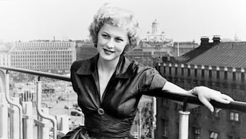 1952 . Armi Kuusela ravintola Vaakunan terassila.