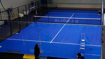 GIJON (ESPAÑA), 22/02/2025.- Vista de los preparativos del torneo Premier Padel P2 que se va a disputar en Gijón del 24 de febrero al 2 de marzo.EFE/Paco Paredes