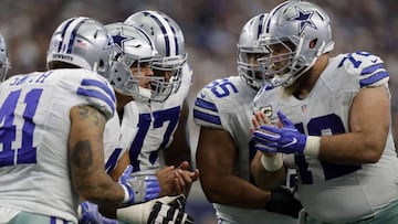 ARLINGTON, TX - NOVEMBER 20: Dak Prescott #4 of the Dallas Cowboys calls a play in the huddle during the second half against the Baltimore Ravens at AT&amp;T Stadium on November 20, 2016 in Arlington, Texas.   Ronald Martinez/Getty Images/AFP
 == FOR NEWSPAPERS, INTERNET, TELCOS &amp; TELEVISION USE ONLY ==