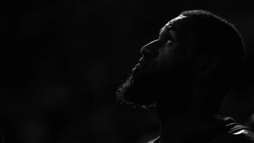 PHOENIX, AZ - MARCH 13: (EDITOR'S NOTE: THIS IMAGE HAS BEEN CONVERTED TO BLACK AND WHITE) LeBron James #23 of the Cleveland Cavaliers watches from the bench during a break from the second half of the NBA game against the Phoenix Suns at Talking Stick Resort Arena on March 13, 2018 in Phoenix, Arizona. The Cavaliers defeated the Suns 129-107. NOTE TO USER: User expressly acknowledges and agrees that, by downloading and or using this photograph, User is consenting to the terms and conditions of the Getty Images License Agreement. Christian Petersen/Getty Images/AFP
== FOR NEWSPAPERS, INTERNET, TELCOS & TELEVISION USE ONLY ==