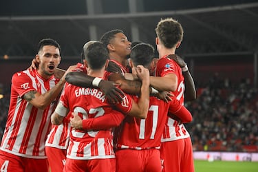 El Almería arrolla al principio, sestea al final y mete en un problema al Eibar