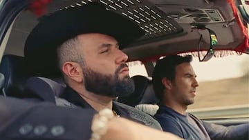 Checo Pérez se convierte en taxista en el nuevo video musical de Carin León