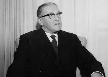 Fueron dos hermanos, Joseph y Henry Augustus (popularmente conocido como Gus) Mears los fundadores del Chelsea. Desde entonces y hasta 1982, cuando Ken Bates compró el club por una libra, siempre hubo un miembro de la familia Mears en la directiva 'Blue'. En la imagen, Joe Mears, presidente hasta 1966, año en el que murió en Oslo, a dos semanas escasas de comenzar el Mundial de Inglaterra.