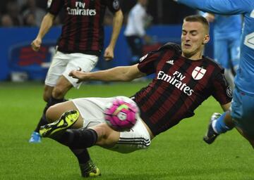 Rodrigo Ely durante un partido de la Serie A