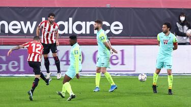 Mientras Soldado reclamaba...