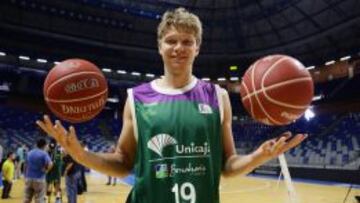 REFERENTE. Kuzminskas posa para AS en el Martín Carpena.