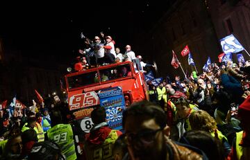 Marc y Álex Márquez, los flamantes campeones del mundo de MotoGP y Moto2 respectivamente, celebran en su Cervera natal sus títulos.