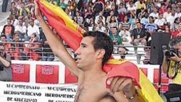<b>CARA Y CRUZ. </b>José Manuel Cortés ganó en 800 metros pero no consiguió la mínima para Atenas.